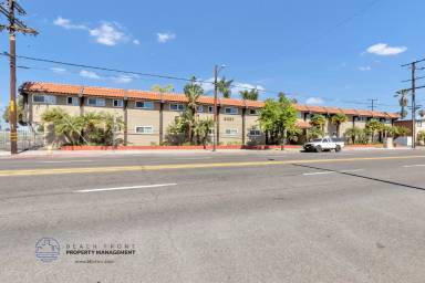 Main picture of 3351 Marine Ave