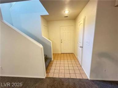 Main picture of 712 Iron Bridge St