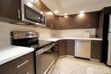 Main picture of Commodore Plaza Condominium