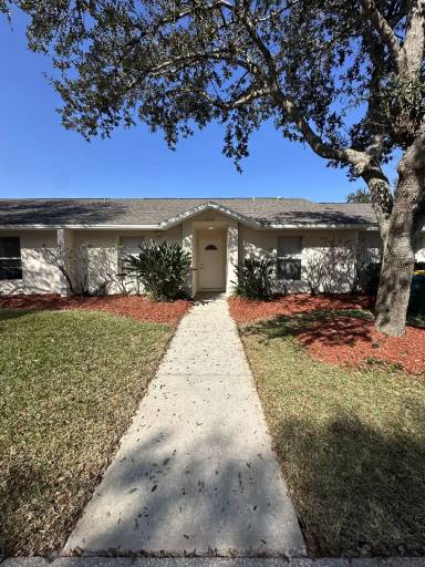 Main picture of 2050 Foxwood Dr
