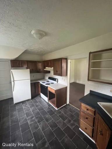 Main picture of 833 East Ave