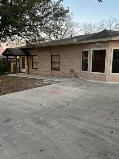 Main picture of 3906 Manchester Dr