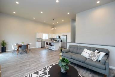 Main picture of 822 United Dr