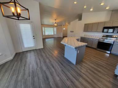 Main picture of 1005 Mercedes Dr