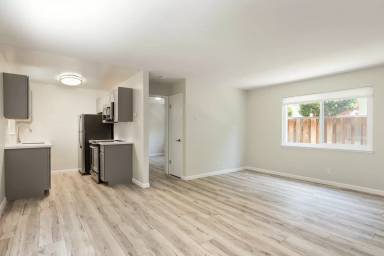 Main picture of 412 Commercial Ave