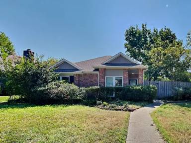 Main picture of 1002 Planters Rd