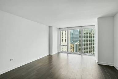 Main picture of 21 W Randolph St