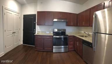 Main picture of 747 Grand St