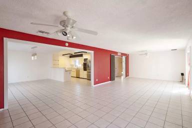 Main picture of 1537 E Bishop Dr