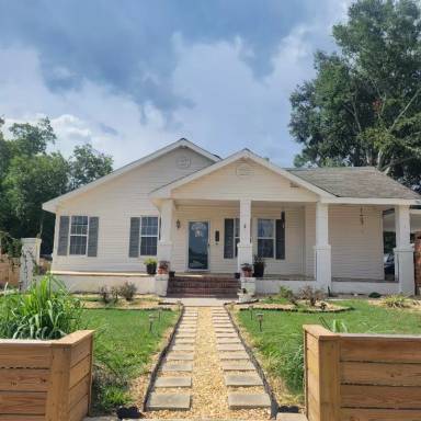 Main picture of 228 W Pine St