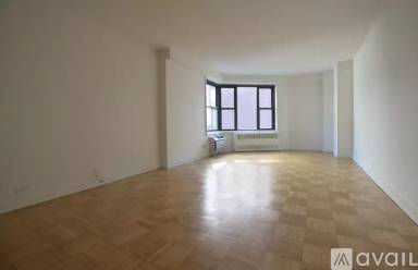Main picture of 4 E 12th St