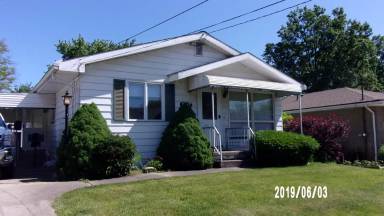 Main picture of 907 Curtis Ave