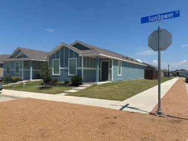 Main picture of 206 Sunflower St