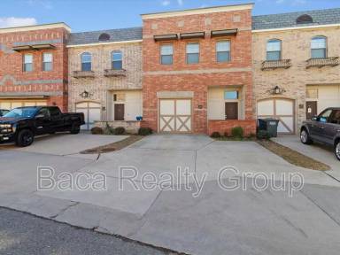 Main picture of 475 S Fretz Ave