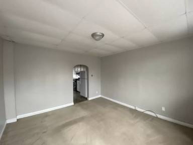 Main picture of 130 E Chestnut St