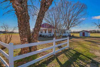 Main picture of 406 Mills Loop Rd