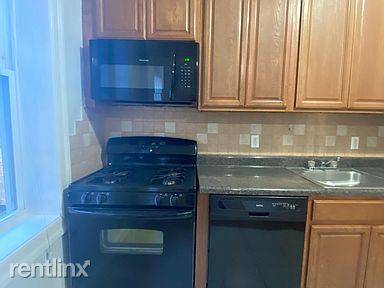 Main picture of 169 Manhattan Ave