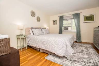 Main picture of 99 Chestnut St
