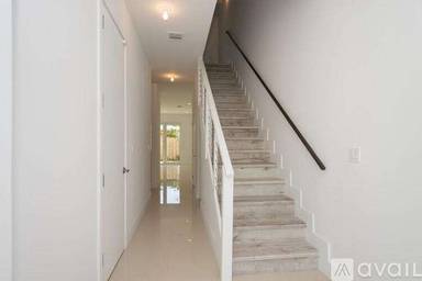 Main picture of 815 NE 17th Ave