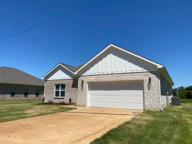 Main picture of 77 Anna Ln