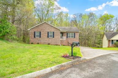 Main picture of 606 Liverpool Ln