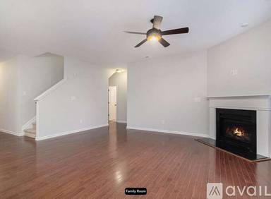 Main picture of 3030 S Devon St