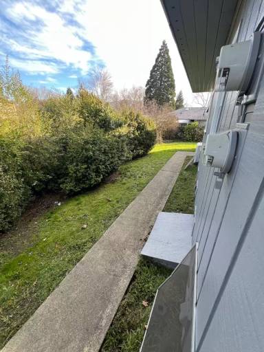 Main picture of 465 NE Baker Dr