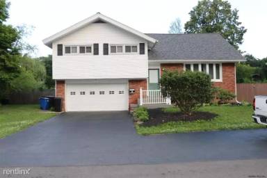 Main picture of 7 Hialeah Dr