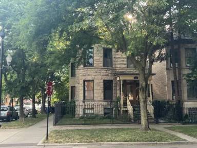 Main picture of 4400 N Greenview Ave