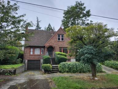 Main picture of 1909 Gregory Way