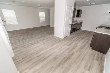 Main picture of 17354 Desmond St