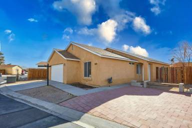 Main picture of 25029 Avenida Laredo