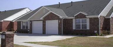 Main picture of 2001 Leeds Ln