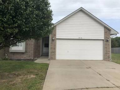 Main picture of 2608 N Hillcrest Cir