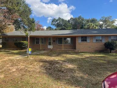 Main picture of 697 Green St