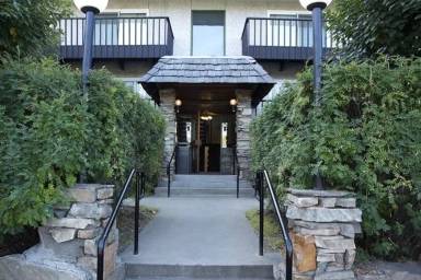 Main picture of 1653 2nd Ave