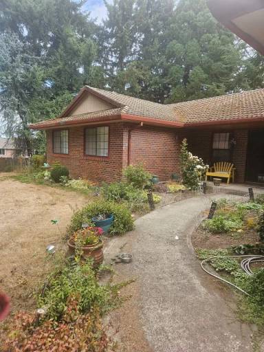 Main picture of 760 S Webb Rd