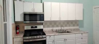 Main picture of 121 Street St