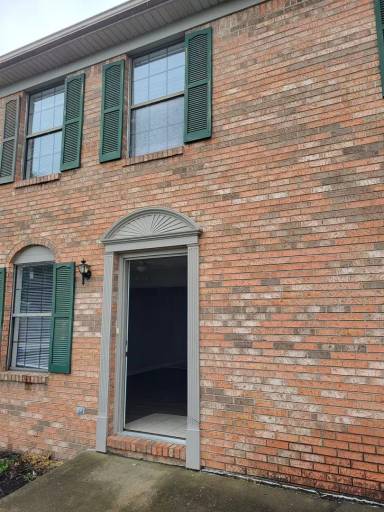 Main picture of 192 S Killarney Ln