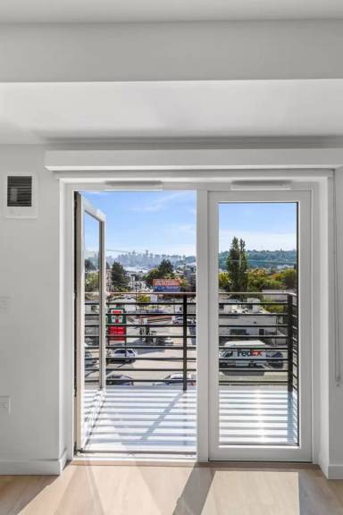 Main picture of 4015 Stone Way N