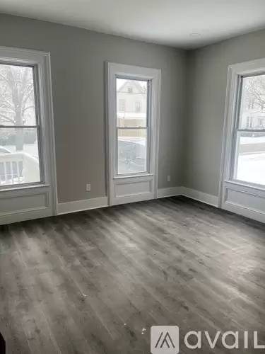 Main picture of 32 Lincoln Ave