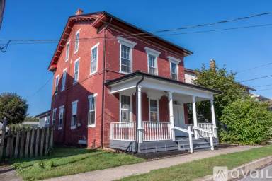 Main picture of 934 Grand St