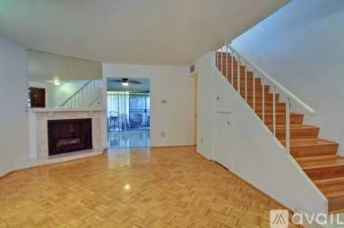 Main picture of 13112 Moorpark St