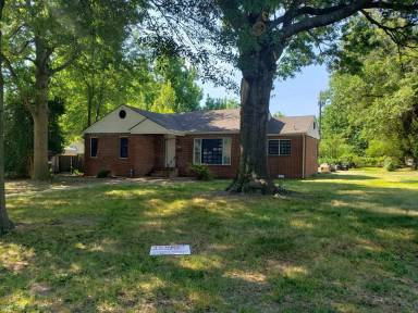 Main picture of 2425 Court St