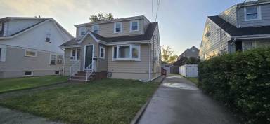 Main picture of 103 Orono St