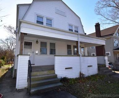 Main picture of 109 E Como Ave