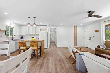 Main picture of 16-2061 Silveroak Dr