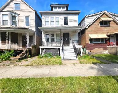 Main picture of 8520 S Escanaba Ave