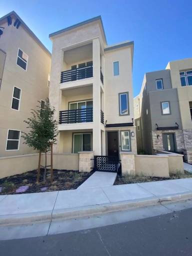 Main picture of 5776 Huntley Ave