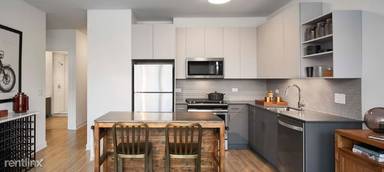 Main picture of 800 S Clark St